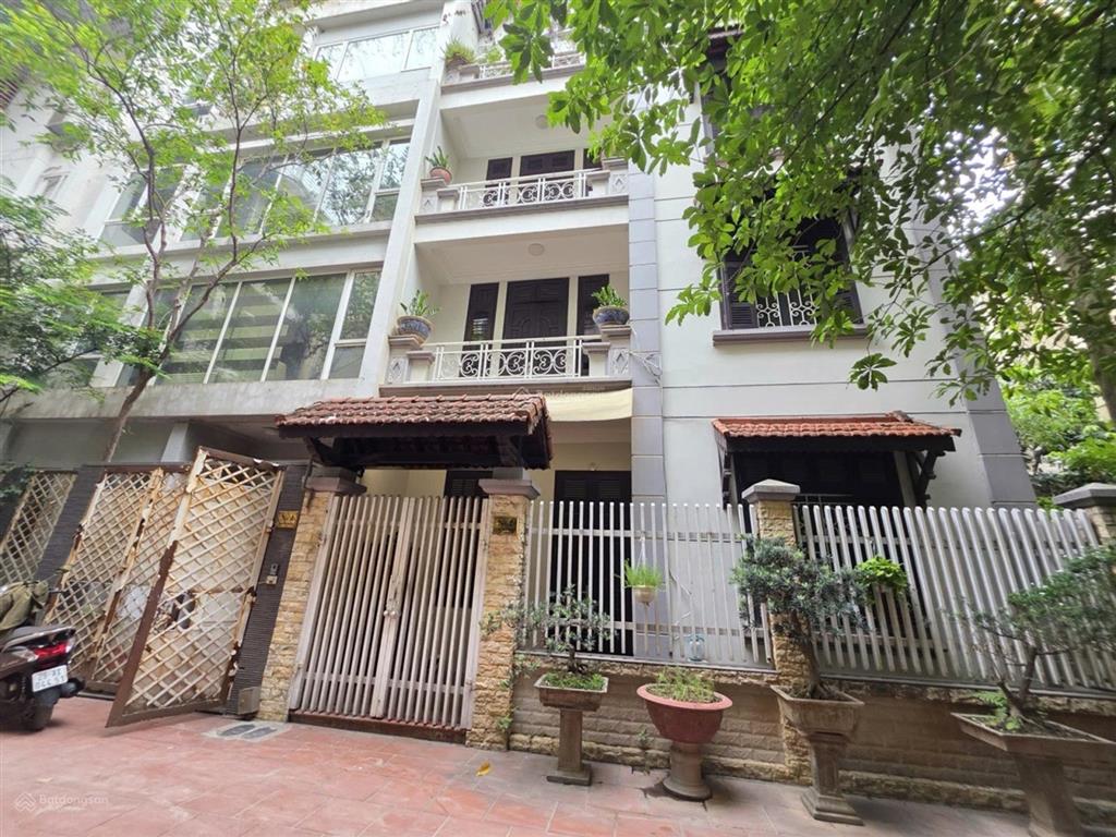 Phân lô giảng võ  ô tô vào nhà  ô chờ thang máy  hưởng trọn tiện ích vin giảng võ  nở hậu