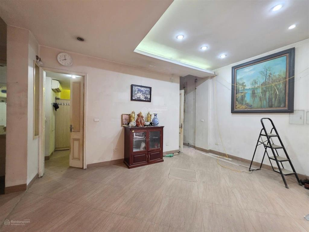 Phân lô giảng võ  ô tô vào nhà  ô chờ thang máy  hưởng trọn tiện ích vin giảng võ  nở hậu