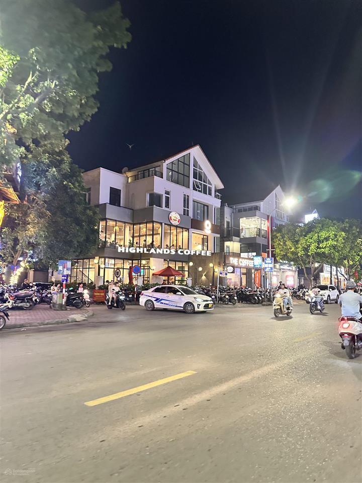Mặt phố nguyễn văn lộc lô góc đắc địa 200 m2 mt 26,5m doanh thu 2,3 tỷ/năm