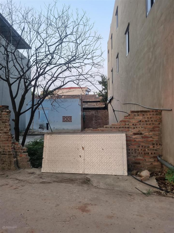 Bán đất thổ cư chưa làm sổ sung quanh đã làm nhà thương mại ở hết rồi, giá bán 20 triệu/m2