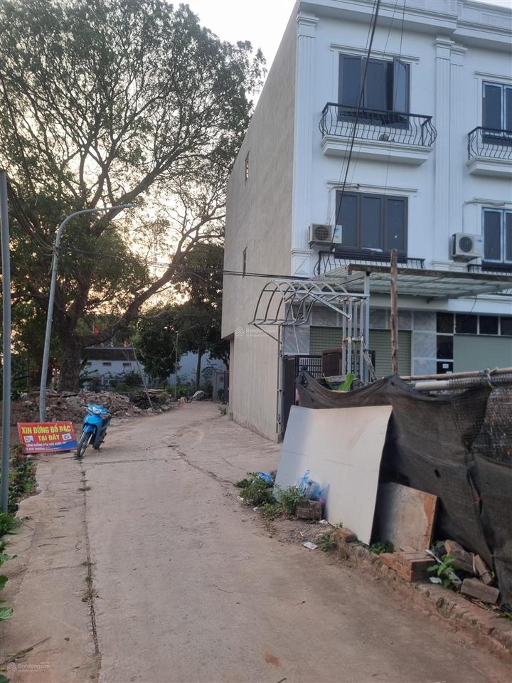 Bán đất thổ cư chưa làm sổ sung quanh đã làm nhà thương mại ở hết rồi, giá bán 20 triệu/m2