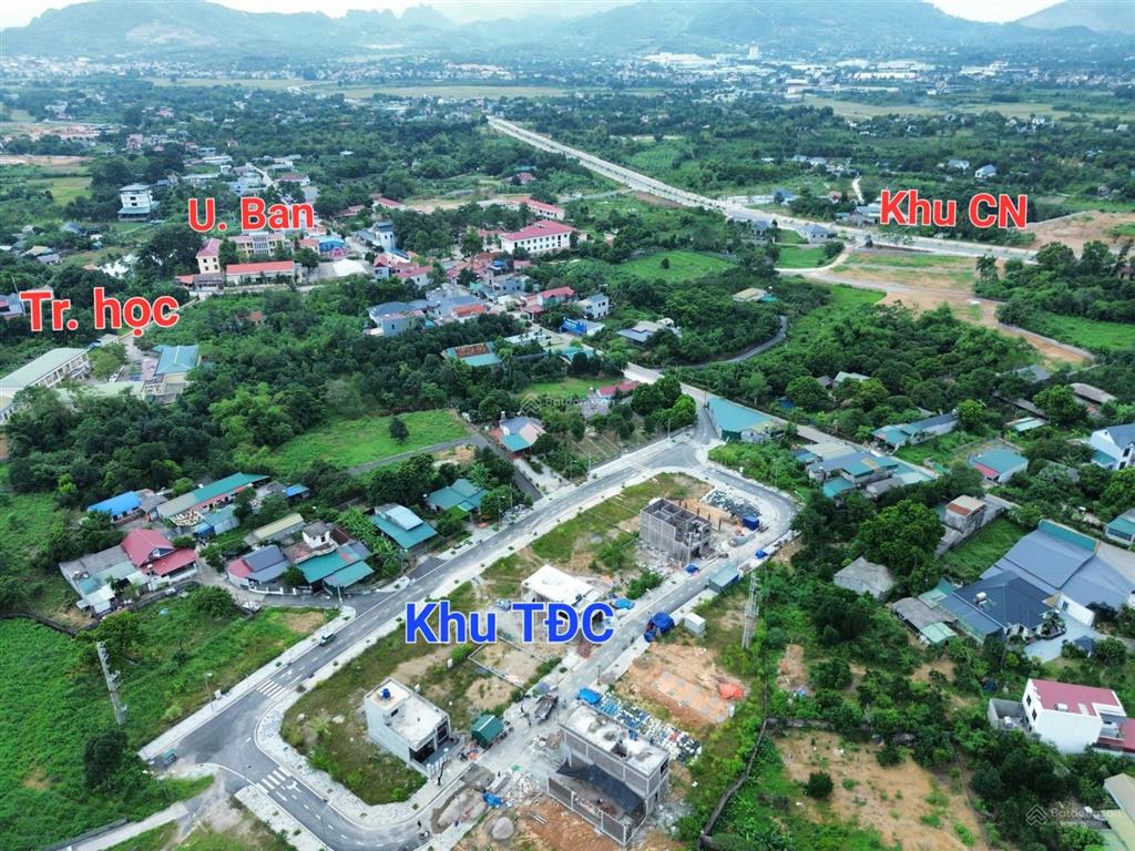 F0  120m2  mặt tiền 8m  mặt đường nhựa  chỉ 2.7 tỷ