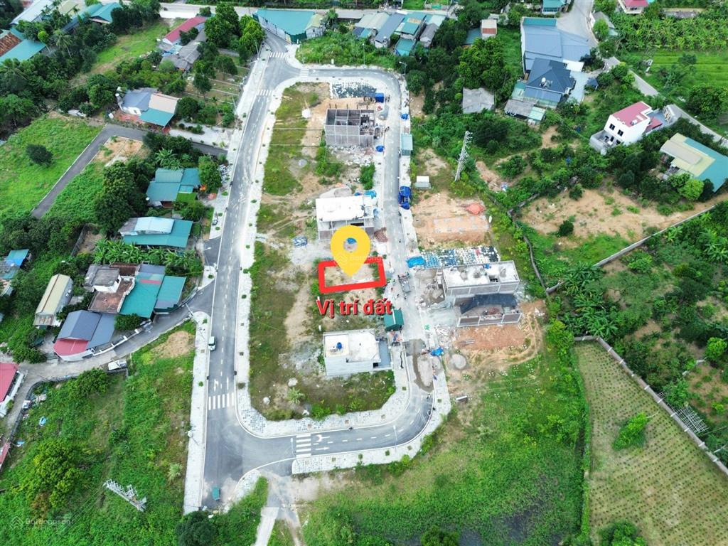 F0  120m2  mặt tiền 8m  mặt đường nhựa  chỉ 2.7 tỷ