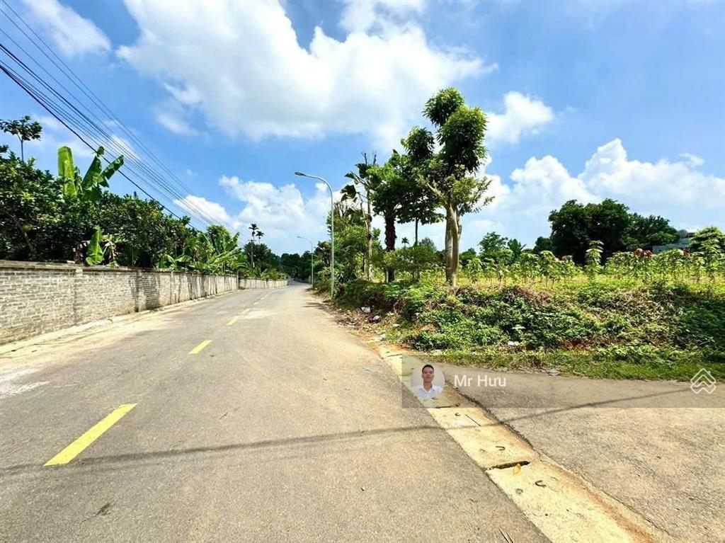 2227m  lô góc  mặt đường nhựa  chỉ hơn 8tr/m