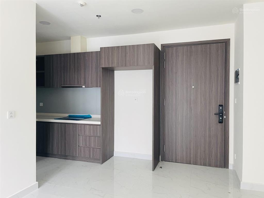 Bán căn hộ 2pn2wc view hồ bơi centery tầng đẹp, giá tốt