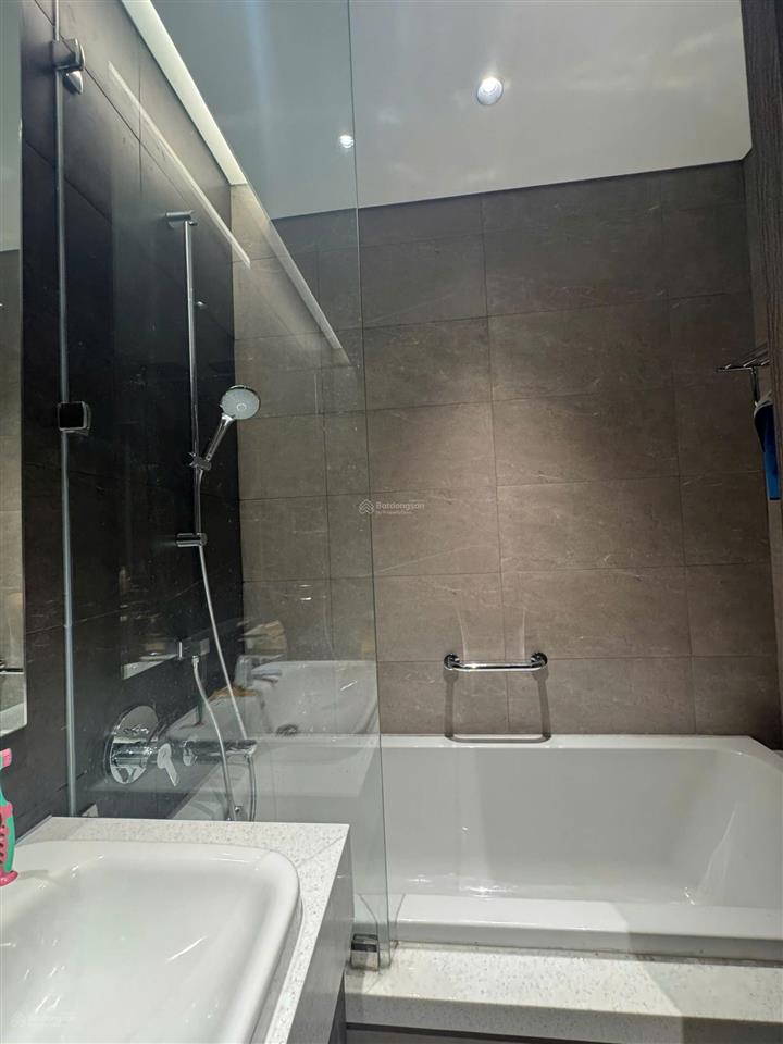 Bán căn hộ 2pn2wc view hồ bơi centery tầng đẹp, giá tốt