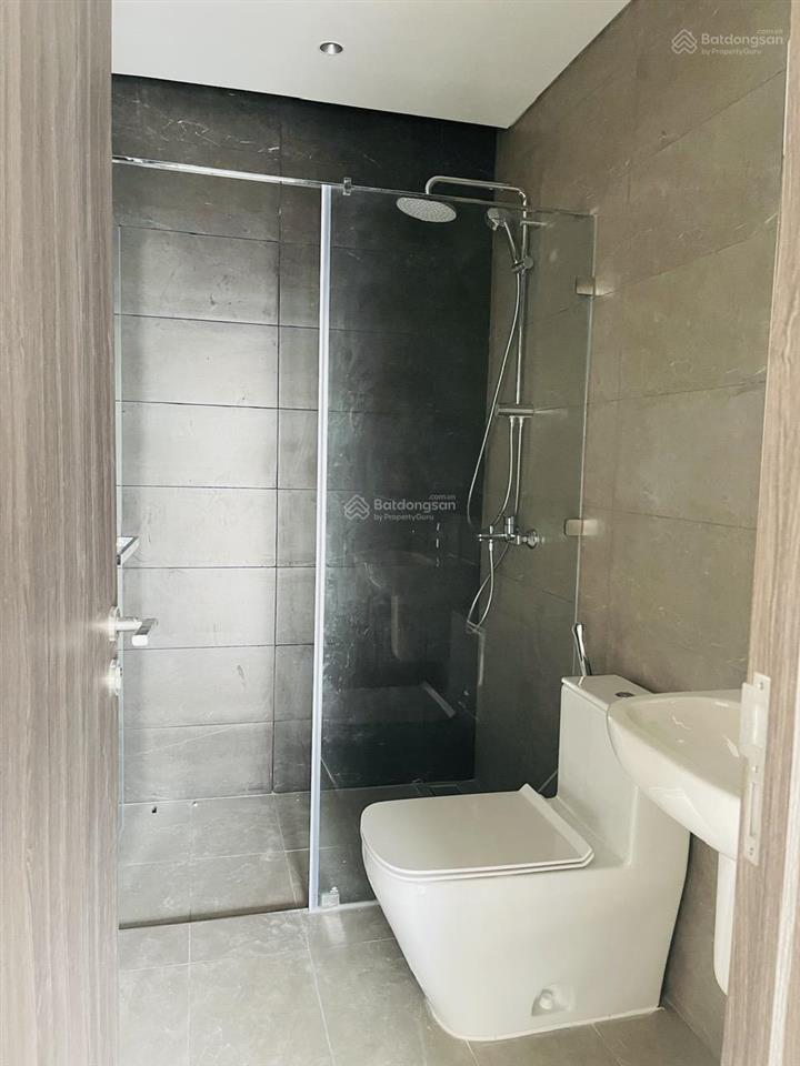 Bán căn hộ 2pn2wc view hồ bơi centery tầng đẹp, giá tốt
