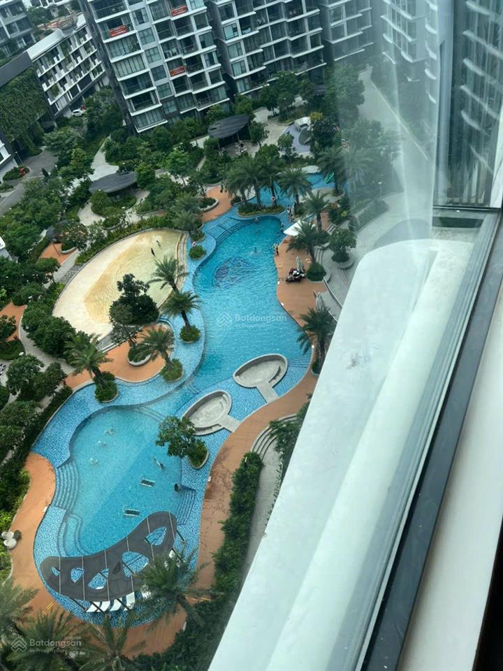 Bán căn hộ 2pn2wc view hồ bơi centery tầng đẹp, giá tốt