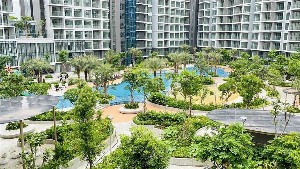 Bán căn hộ 2pn2wc view hồ bơi centery tầng đẹp, giá tốt