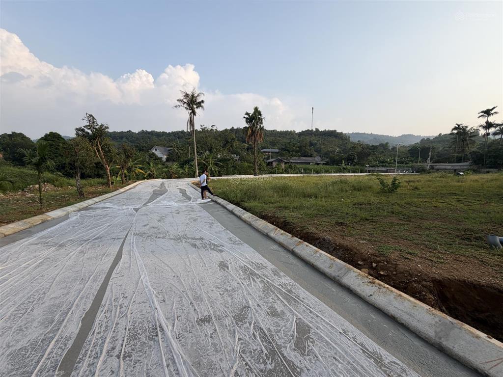 Bán 270m² lô đất sở hữu 2 mặt tiền view đồng suối với cùng thoáng tại yên bài