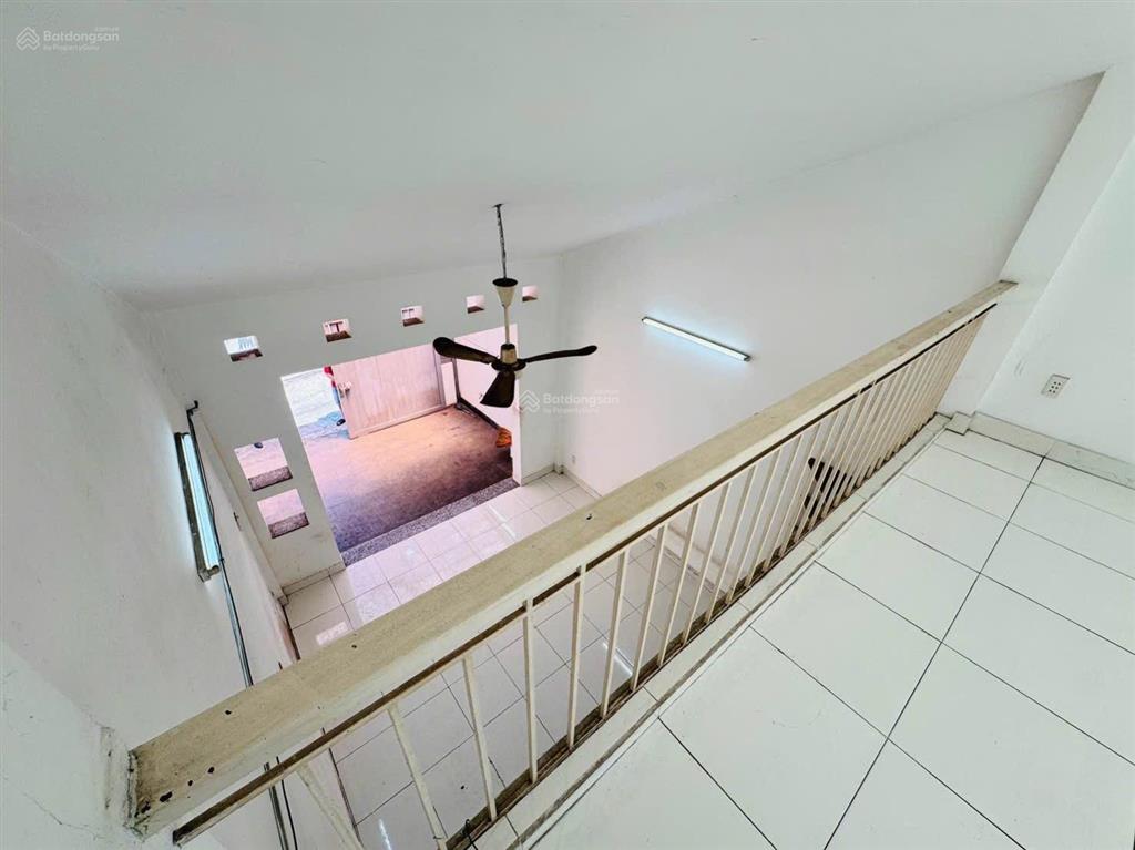 Vị trí hiếm nhà bán, dt 105m2, sổ hồng, hẻm xe hơi trương văn thành ngay ngã 4 thủ đức