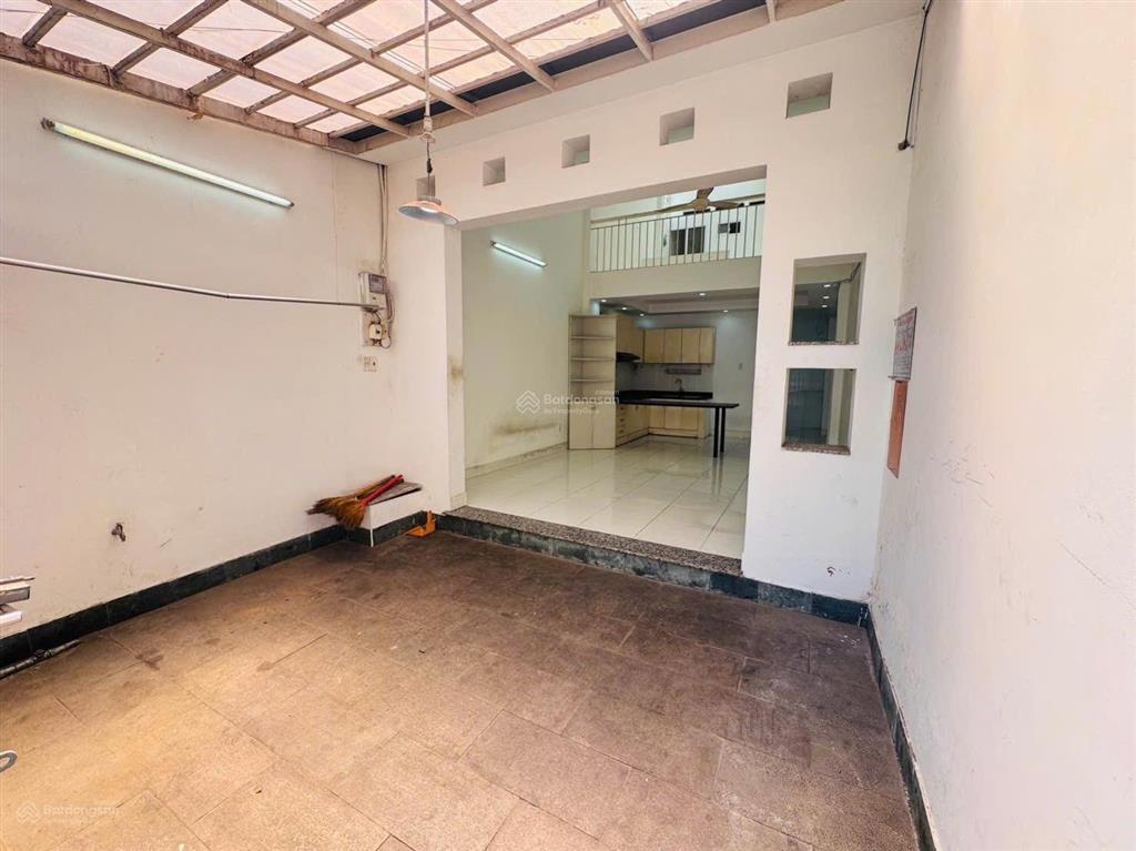 Vị trí hiếm nhà bán, dt 105m2, sổ hồng, hẻm xe hơi trương văn thành ngay ngã 4 thủ đức