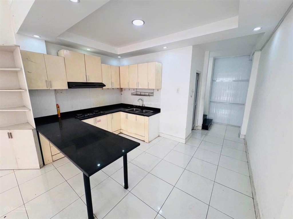 Vị trí hiếm nhà bán, dt 105m2, sổ hồng, hẻm xe hơi trương văn thành ngay ngã 4 thủ đức