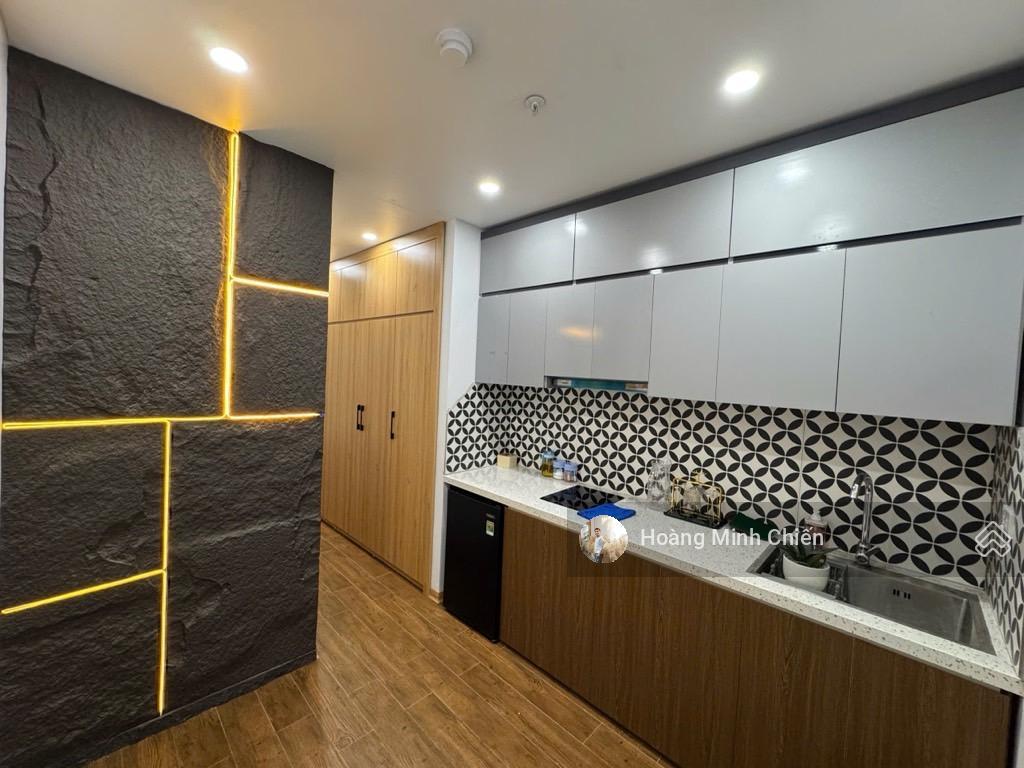 Bán toà nhà ccmn nguyễn chí thanh, ô tô vào nhà, 2 thoáng dt 105m2, 8 tầng, mt rộng