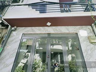 Bt  giảm ngay 300tr hơn 3 tỷ  nhà 3 tầng  3pn, 3wc  hẻm 4m  gần tên lửa