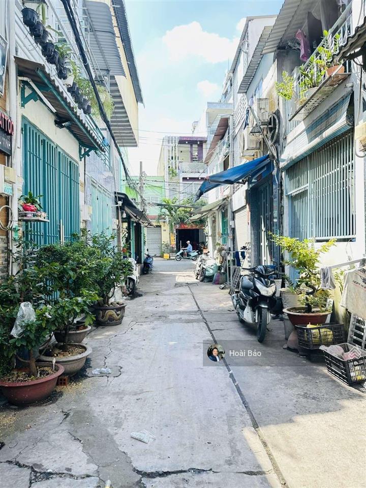 Bt  giảm ngay 300tr hơn 3 tỷ  nhà 3 tầng  3pn, 3wc  hẻm 4m  gần tên lửa