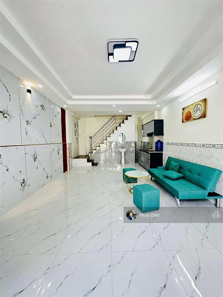 Bt  giảm ngay 300tr hơn 3 tỷ  nhà 3 tầng  3pn, 3wc  hẻm 4m  gần tên lửa