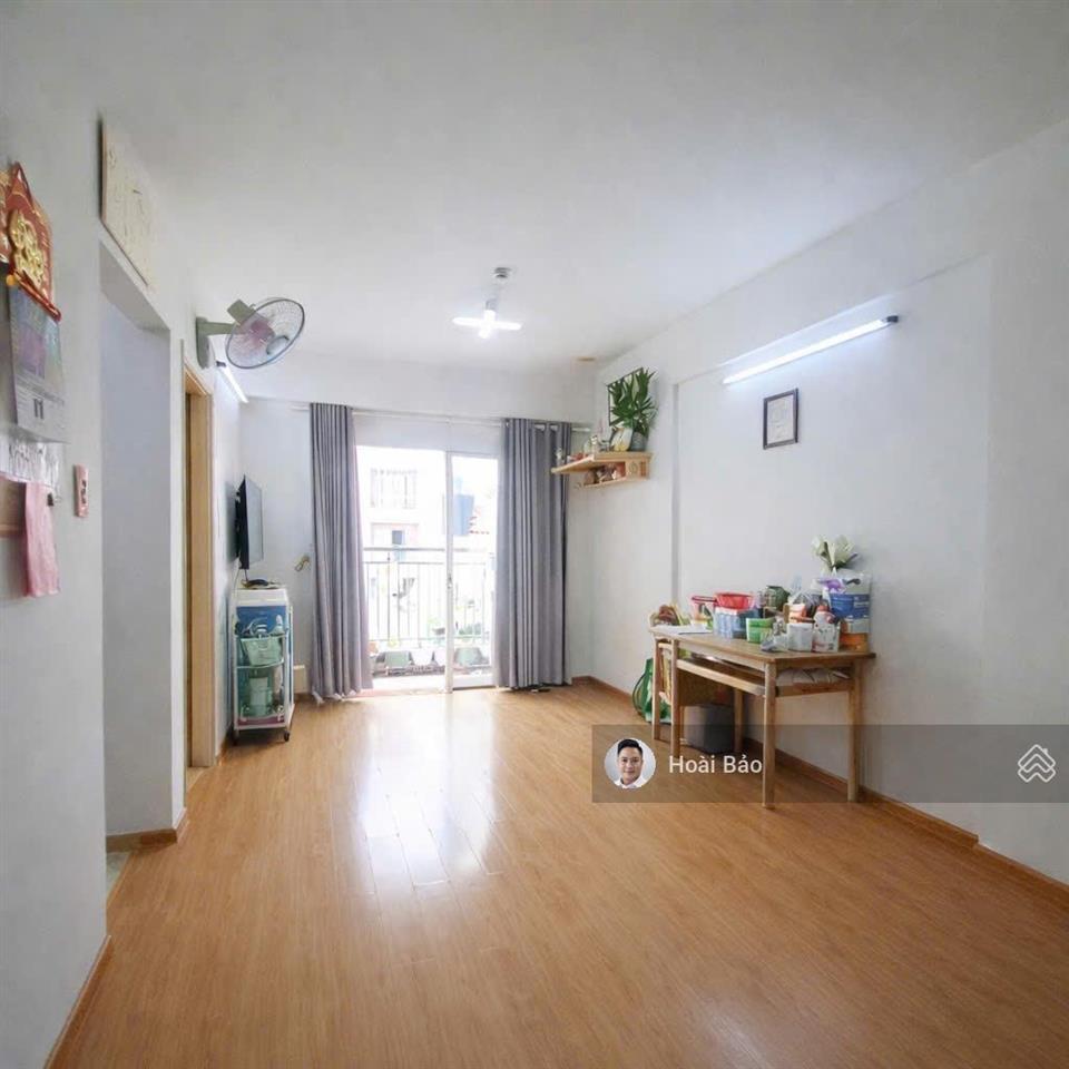 Bán ehome3  2pn 64m2, 2 tỷ 82 (có ban công)  sổ hồng riêng  nhà thoáng mát sạch đẹp