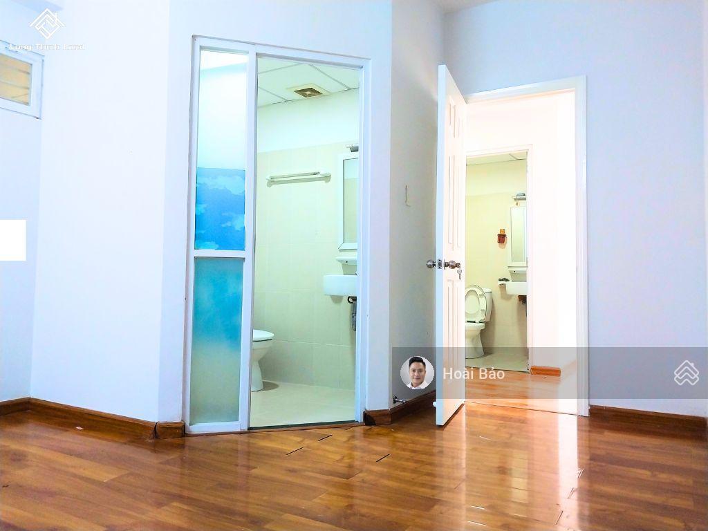 Bán ehome3  2pn 64m2, 2 tỷ 82 (có ban công)  sổ hồng riêng  nhà thoáng mát sạch đẹp