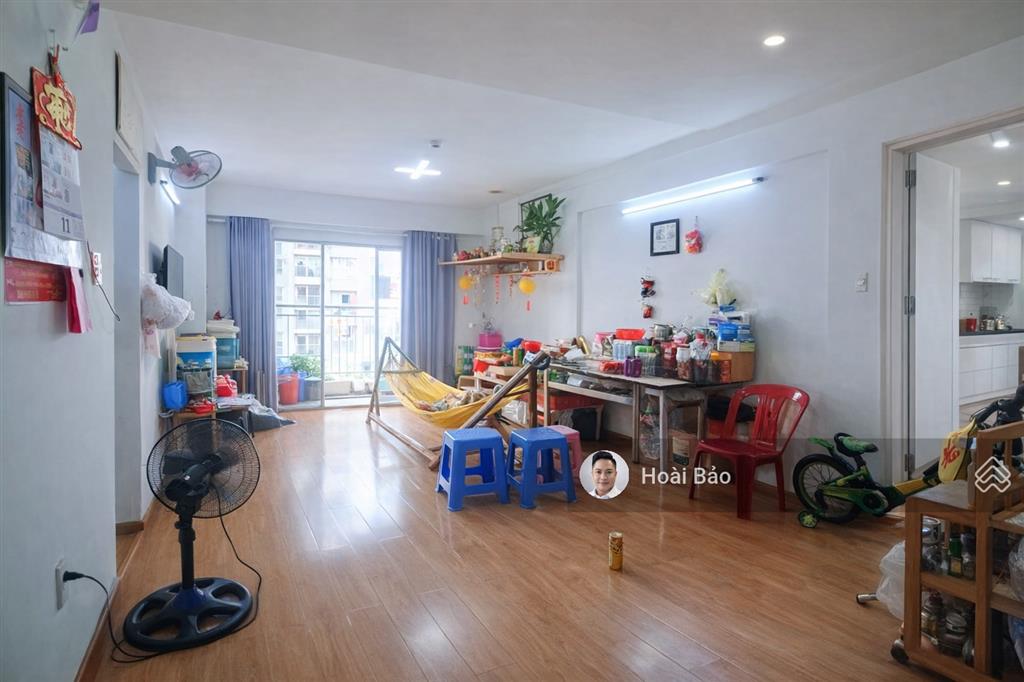 Bán ehome3  2pn 64m2, 2 tỷ 82 (có ban công)  sổ hồng riêng  nhà thoáng mát sạch đẹp