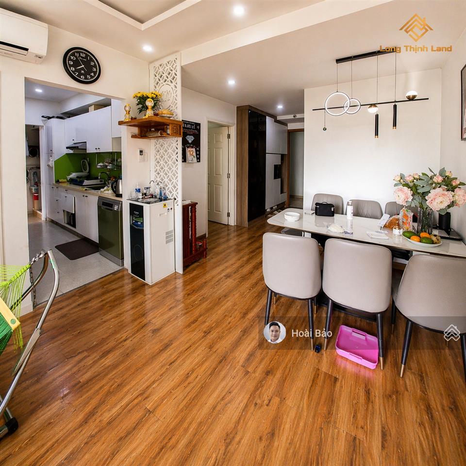 Nhà đẹp + 2pn banlcon + sổ hồng dài lâu + tặng nội thất