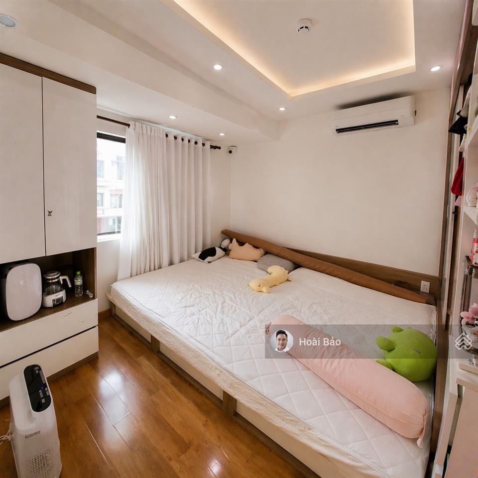 Nhà đẹp + 2pn banlcon + sổ hồng dài lâu + tặng nội thất