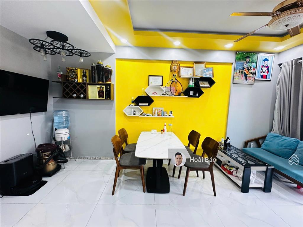 Hàng hiếm ehome 3 block a9 có ban công  full nội thất cao cấp 2 tỷ 9x tl