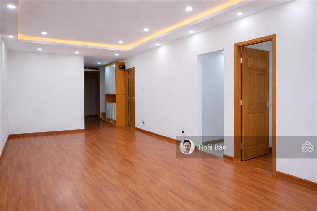 Bán ehome 3, 64m2  2pn  2wc, (có ban công) 2tỷ82 nội thất, sổ sẳn sang tên nhanh, view nội khu