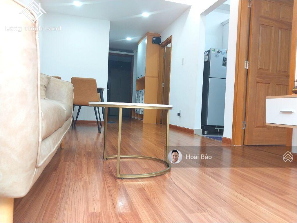 Bán ehome 3, 64m2  2pn  2wc, (có ban công) 2tỷ82 nội thất, sổ sẳn sang tên nhanh, view nội khu