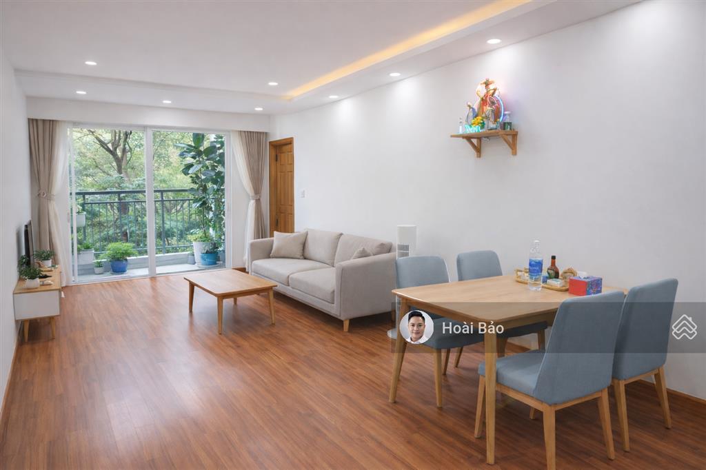 Bán ehome 3, 64m2  2pn  2wc, (có ban công) 2tỷ82 nội thất, sổ sẳn sang tên nhanh, view nội khu