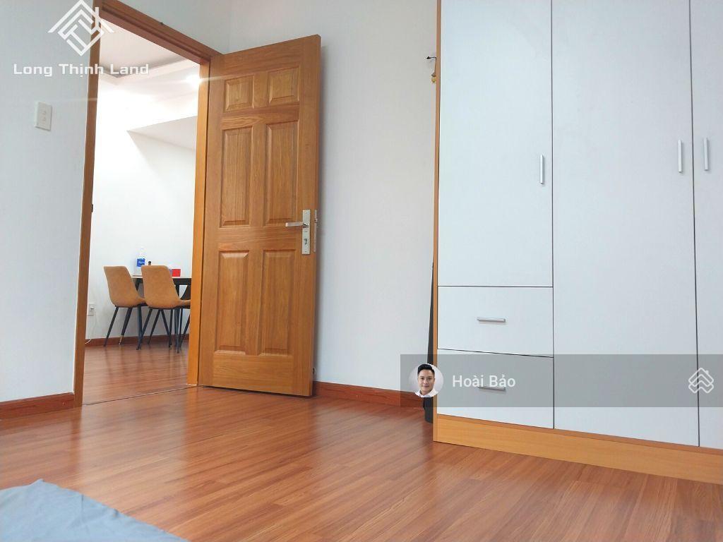 Bán ehome 3, 64m2  2pn  2wc, (có ban công) 2tỷ82 nội thất, sổ sẳn sang tên nhanh, view nội khu