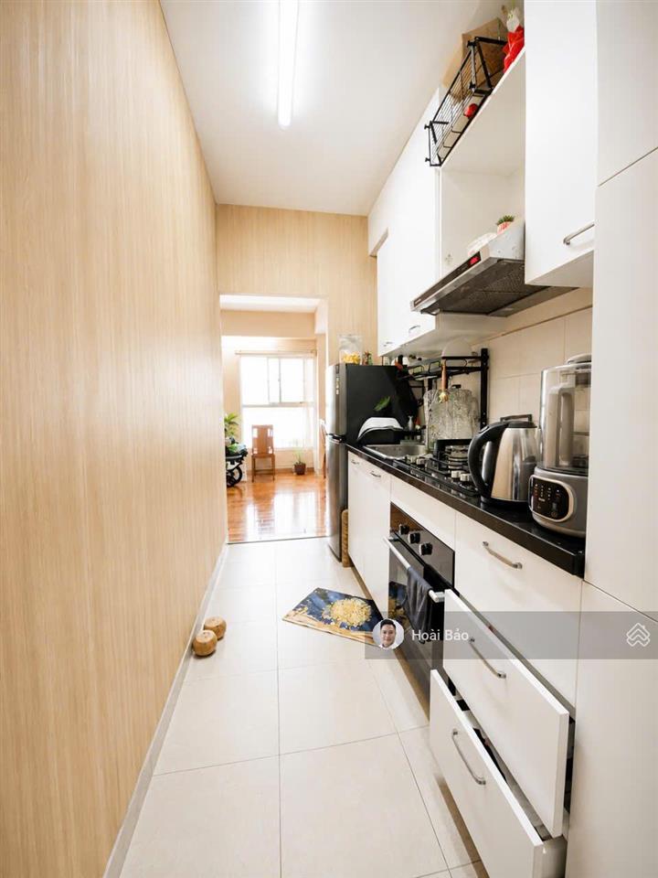Căn góc 67m2  2pn2wc  có nội thất, view mặt tiền, 5 siêu thị dưới chân nhà