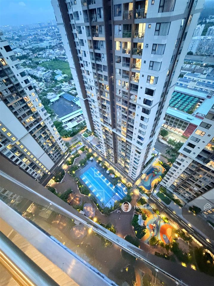 Tầng cao  view đẹp  80m2 nhà đẹp + full nội thất + giá rẻ bất ngờ