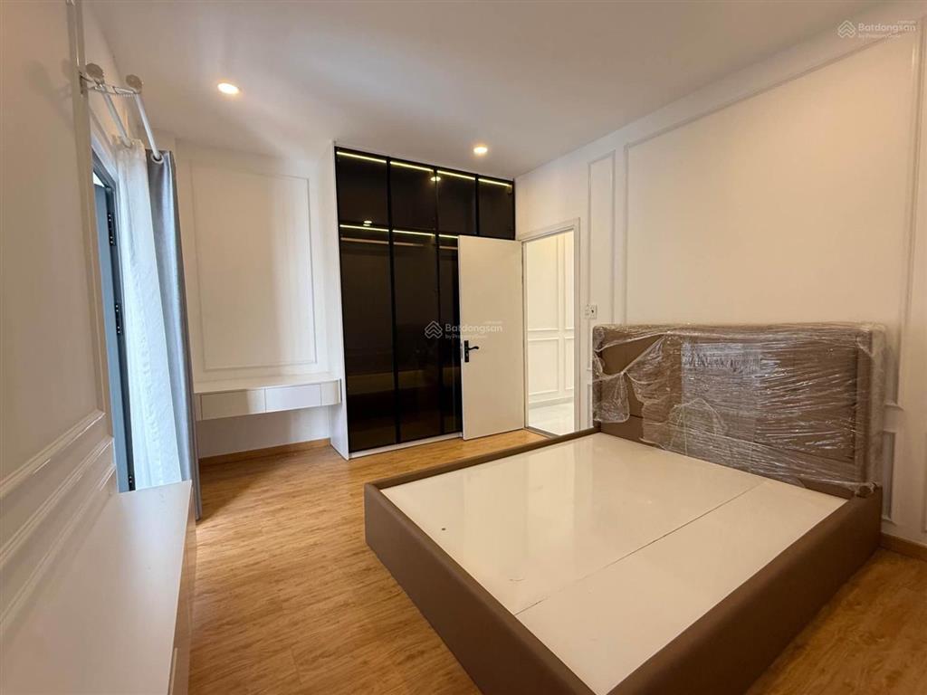 Lạc long quân, gần chợ tân bình, 4 tầng btct, full nội thất, ngang 6m, 67m2,hẻm xe hơi, giá 8.x tỷ