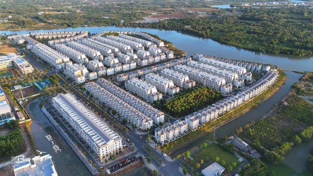 Nhà phố  bán gấp  96m2 glory giá bán siêu tốt toàn khu vinhomes grand park tháng 8/2026
