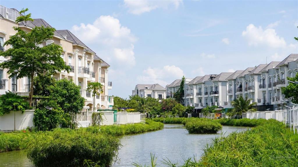 Biệt thự song lập  bán gấp  200m2 khu compound  view công viên, giá tốt vinhomes grand park t8