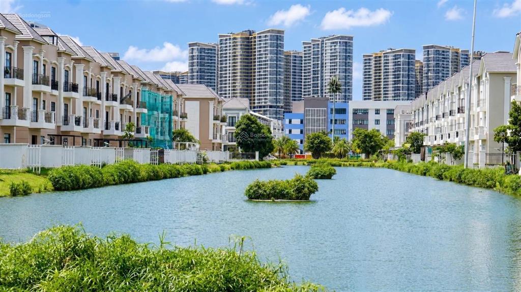Biệt thự song lập  bán gấp  200m2 khu compound  view công viên, giá tốt vinhomes grand park t8