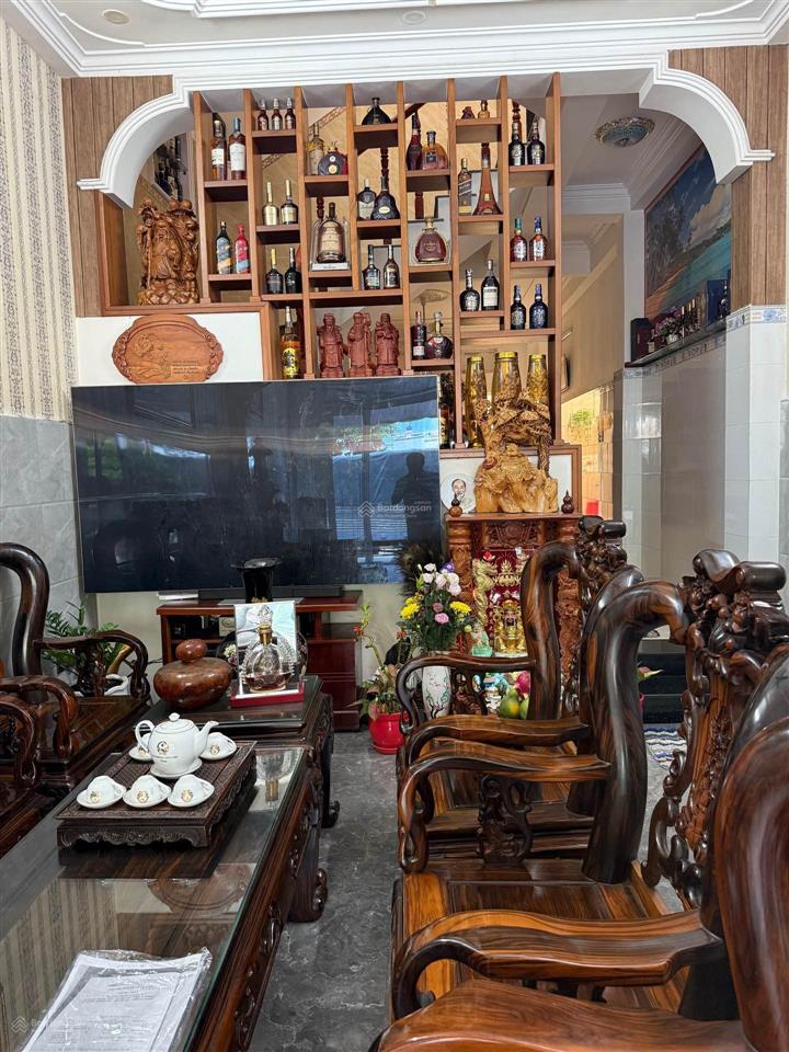 Quận 6. mặt tiền ngã tư đs 23  lý chiêu hoàng  vị trí vàng hiếm có