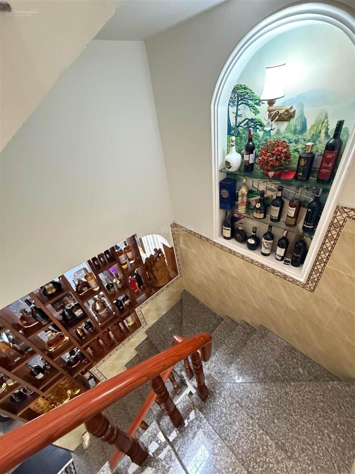 Quận 6. mặt tiền ngã tư đs 23  lý chiêu hoàng  vị trí vàng hiếm có