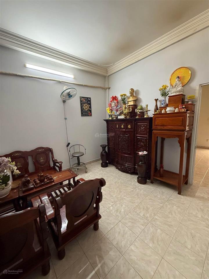 Quận 6. mặt tiền ngã tư đs 23  lý chiêu hoàng  vị trí vàng hiếm có