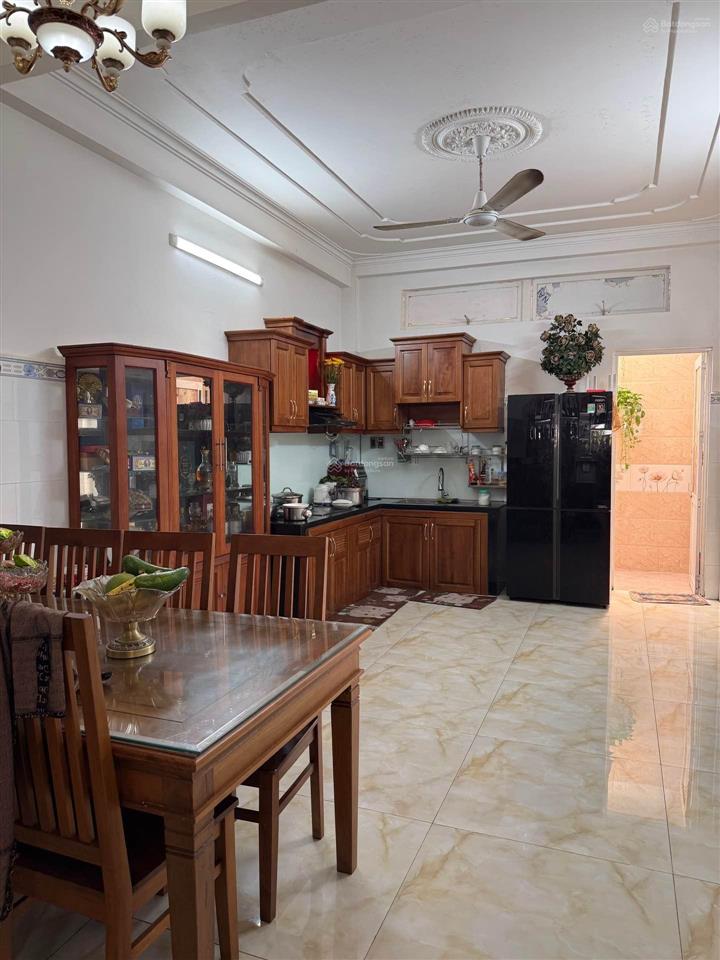 Quận 6. mặt tiền ngã tư đs 23  lý chiêu hoàng  vị trí vàng hiếm có