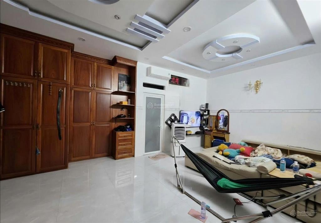 Biệt thự trung tâm quận 6 diện tích khủng thang máy riêng