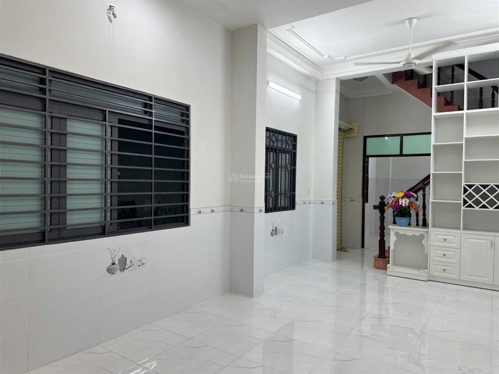 Quận 6. căn góc 3 mặt tiền dòng tiền 28 triệu/tháng ngay chợ cây gõ giáp chợ bình tây