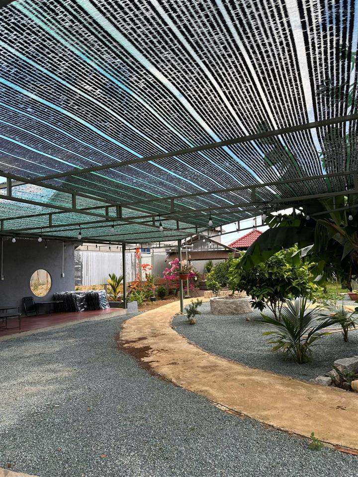 Bán nhà vườn, có quán cafe đẹp. có sẵn 500m2 thổ cư xây dựng