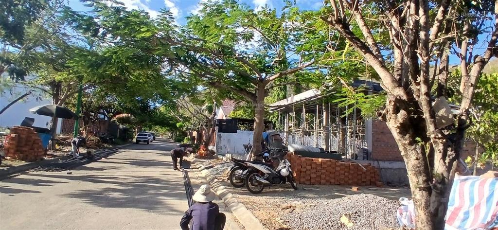Cần bán đất giáng hương villa an ninh 24/24