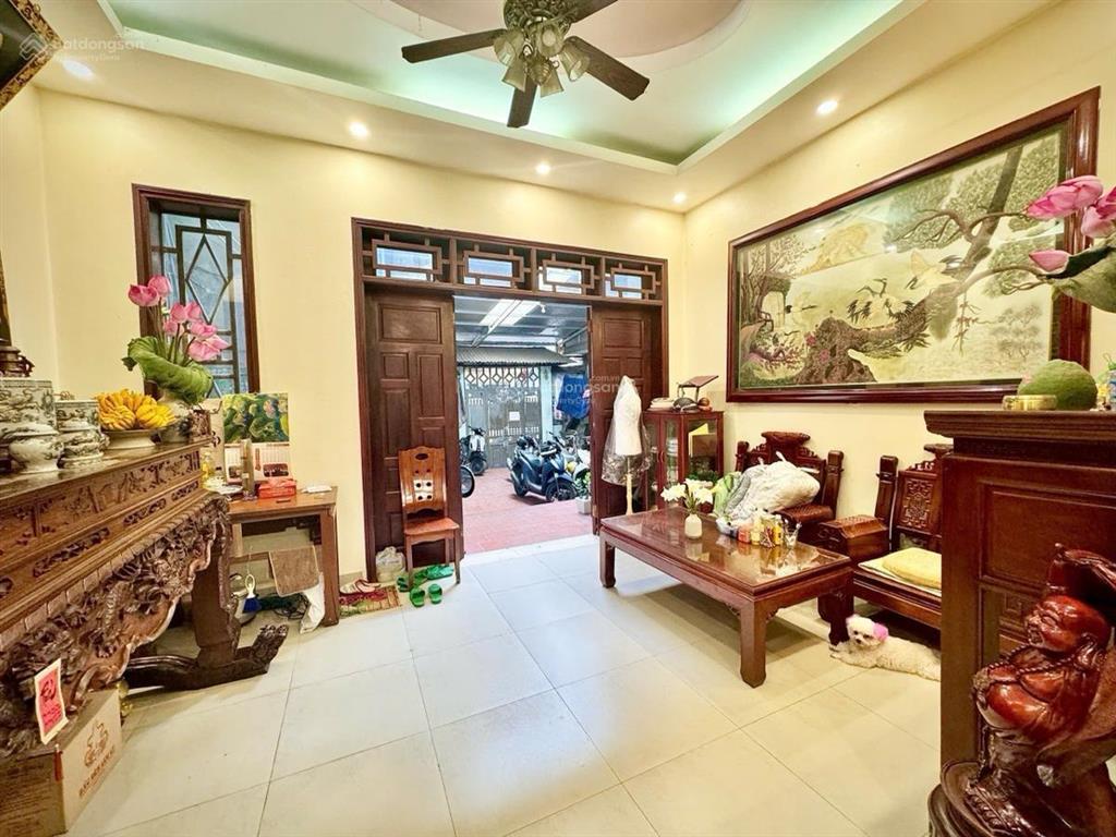 Bán nhà kim mã, ba đình, 101m2, 5 tầng, mặt tiền 3.7m, giá 20 tỷ ccmn dòng tiền