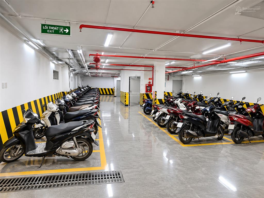 Bán tòa căn hộ dịch vụ lô góc lạc long quân cầu giấy, 176m2, 9 tầng, mt 8m, 76 phòng, giá 70 tỷ