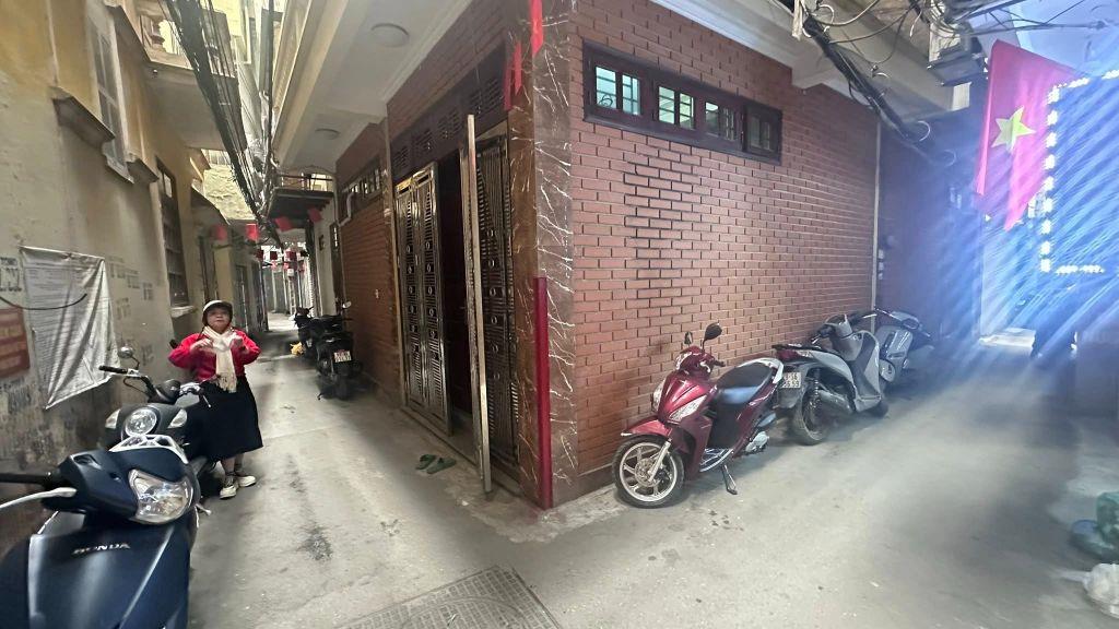 Nhà quận Tây Hồ, Hà Nội Giá 12 Tỷ Gần Chợ Bưởi Phù Hợp Làm Chung Cư Mini. Mật tiền 5,8 m