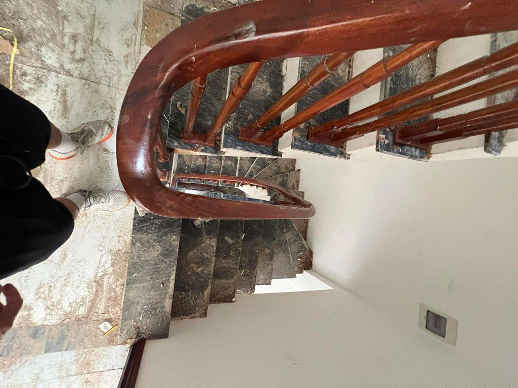 Trong Ngõ Lạc Long Quân. 6 Tầng Thang Máy. Gara Ô Tô. 57 m2. Mặt tiền 4,7m. Giá 19,8 tỷ