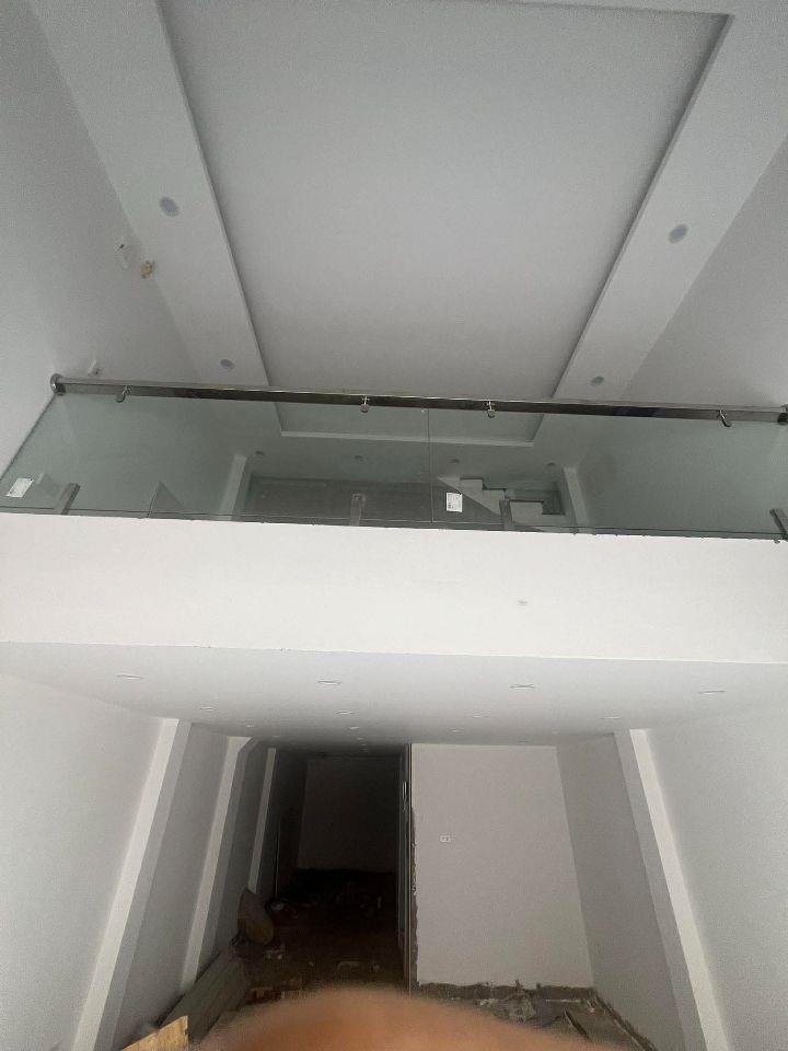 Trong Ngõ Lạc Long Quân. 6 Tầng Thang Máy. Gara Ô Tô. 57 m2. Mặt tiền 4,7m. Giá 19,8 tỷ